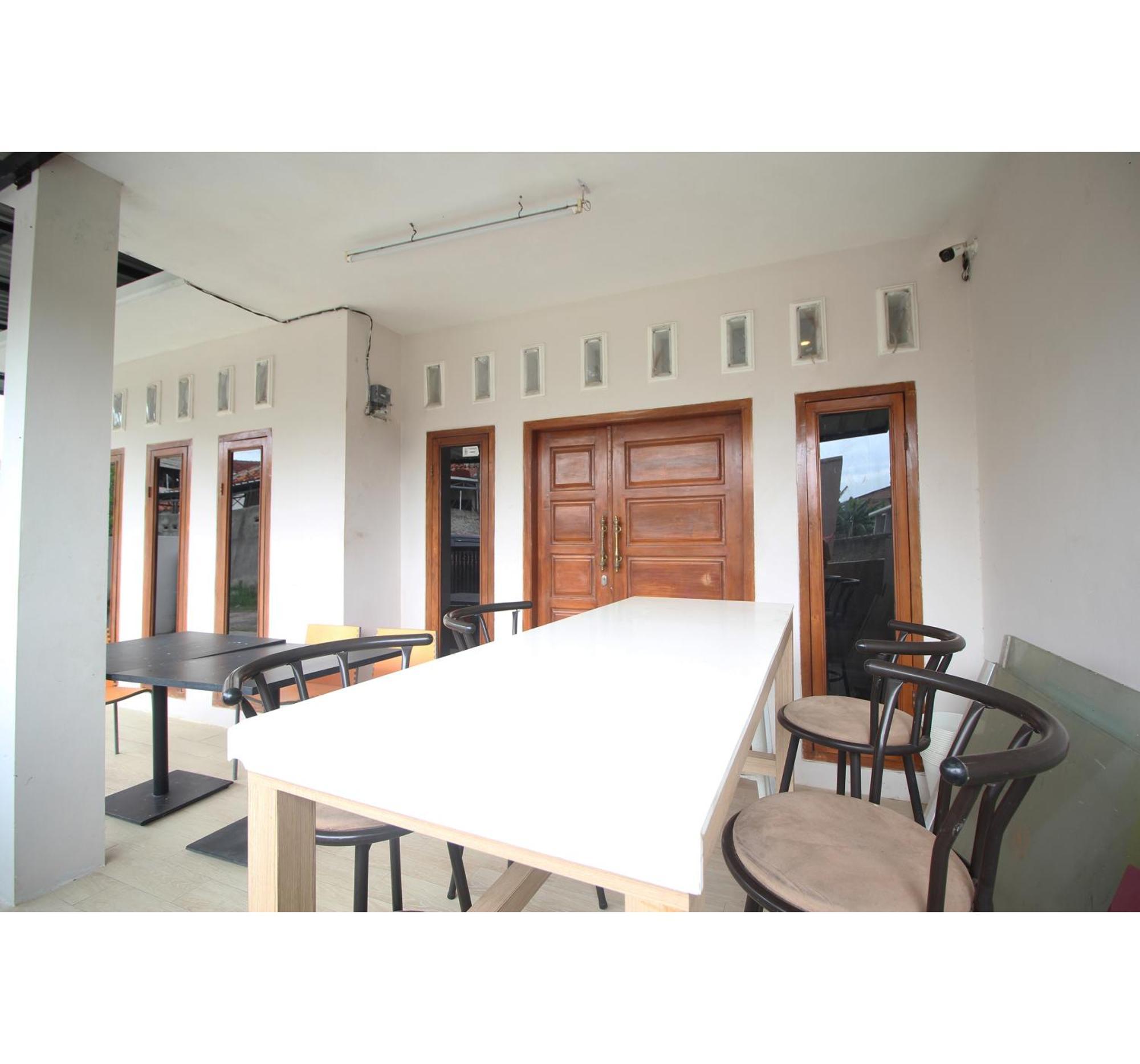 Oyo Life 2273 Pratama Homestay Bandar Lampung Exteriör bild